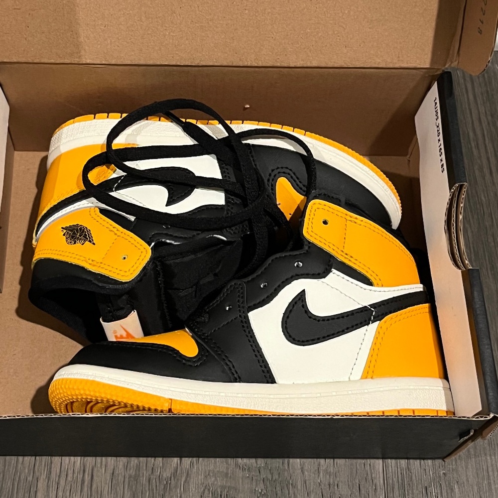 Toddler Nike Jordan 1 Retro High OG Taxi/Black-Sail size 9c
